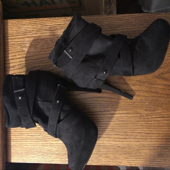 New black booties - size 7 - Picture 2 of 3